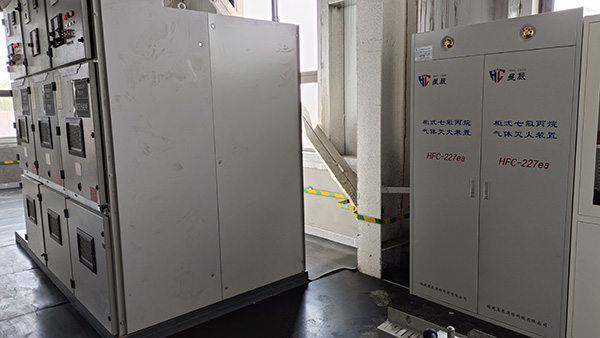 ���̰���